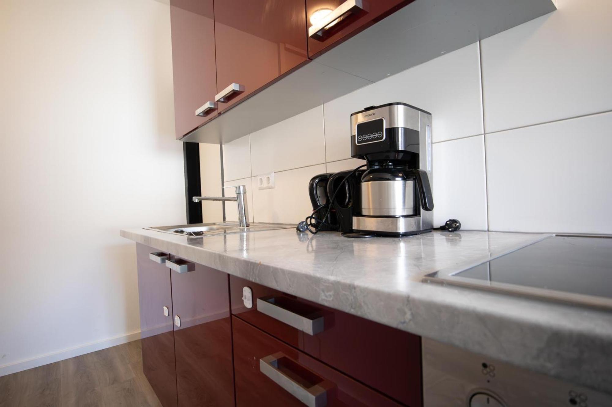 Near Schoenbrunn - Economy Rooms In Shared Apartment At Meidling Train Station ウィーン エクステリア 写真