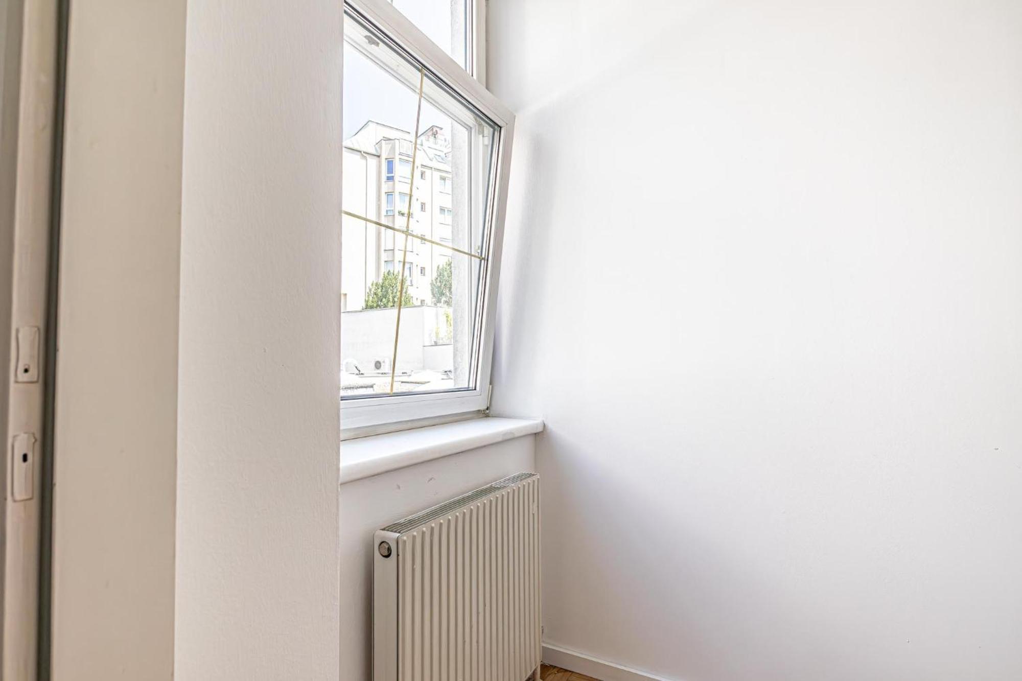 Near Schoenbrunn - Economy Rooms In Shared Apartment At Meidling Train Station ウィーン エクステリア 写真