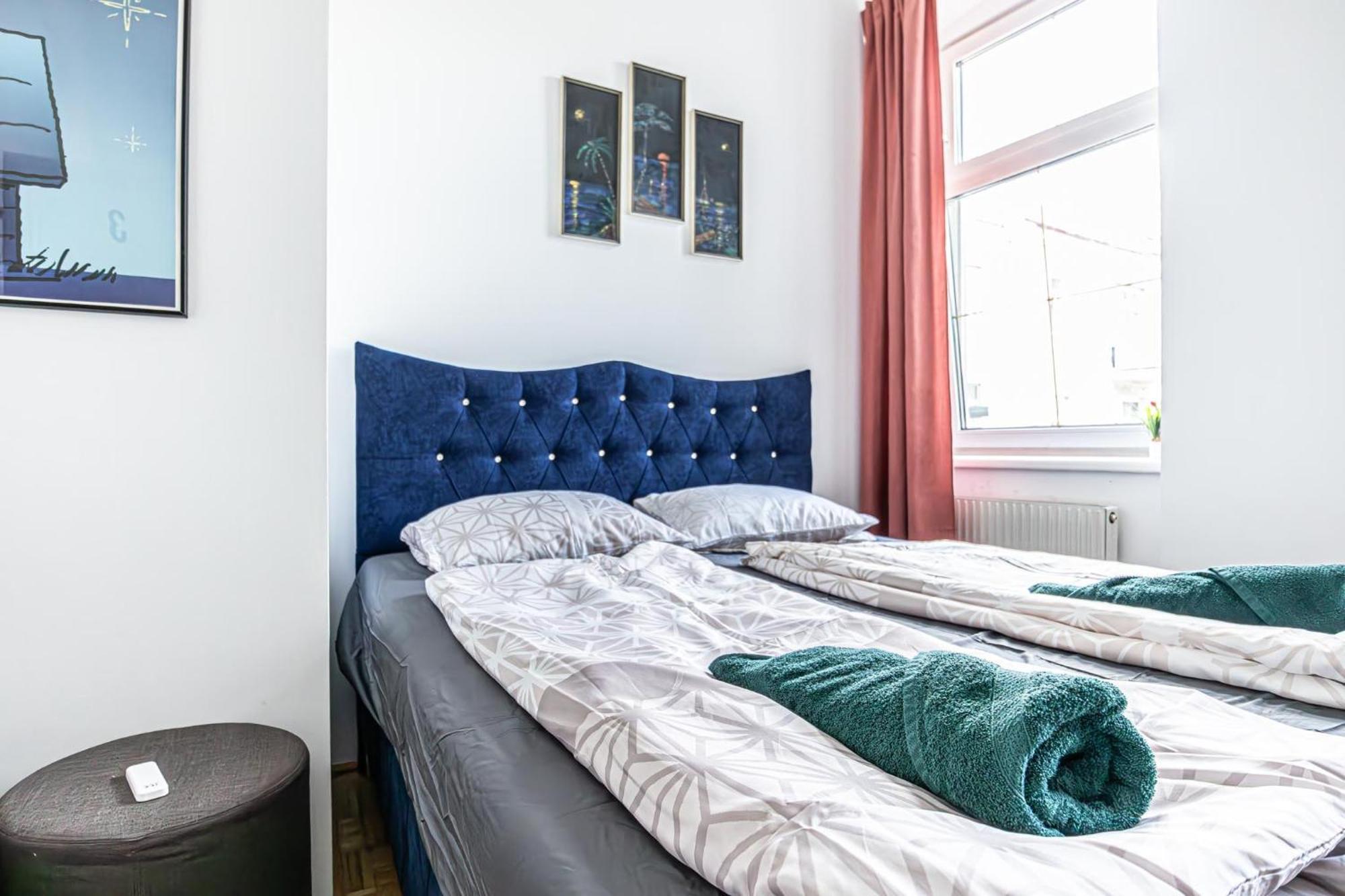 Near Schoenbrunn - Economy Rooms In Shared Apartment At Meidling Train Station ウィーン エクステリア 写真