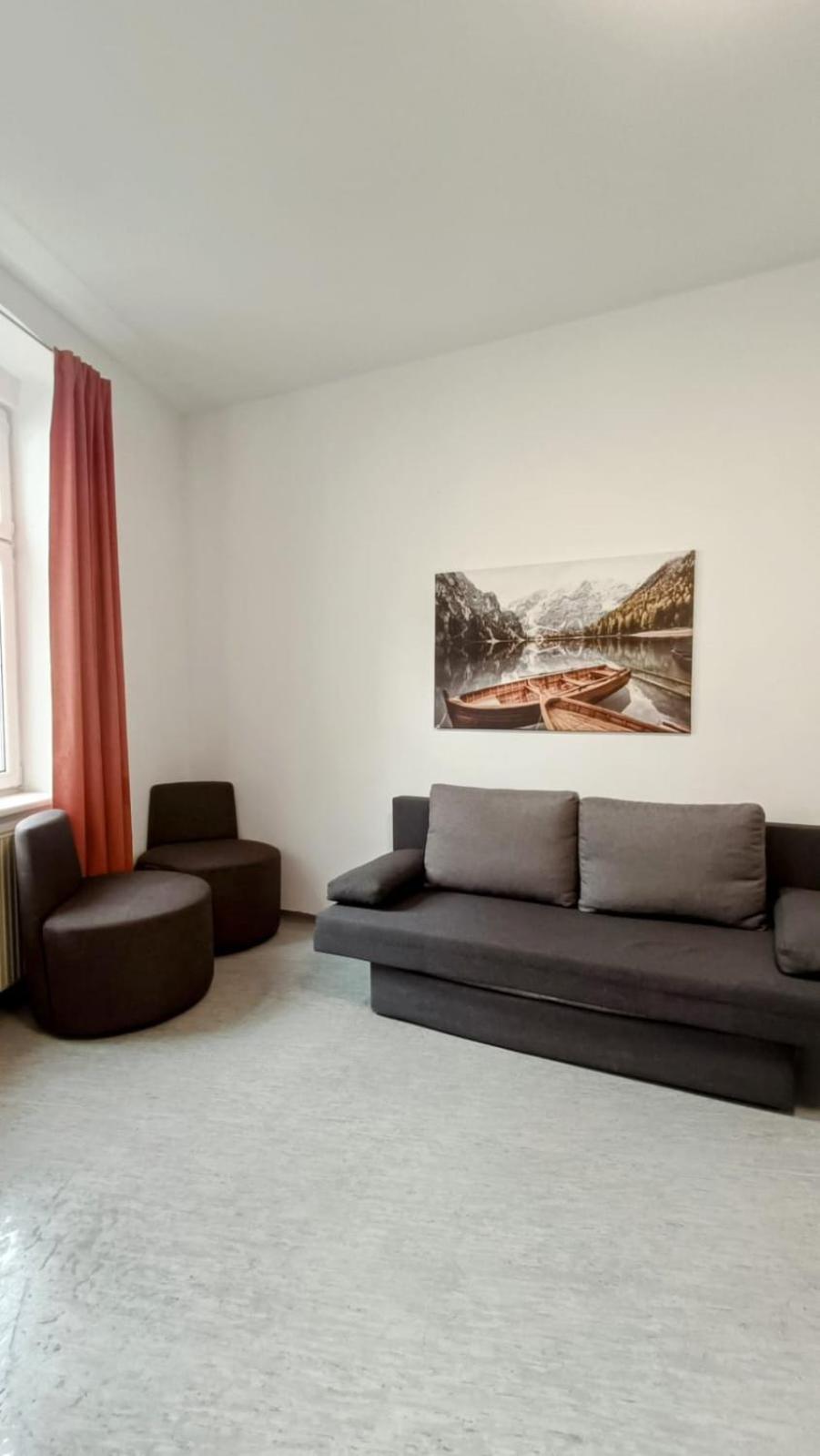 Near Schoenbrunn - Economy Rooms In Shared Apartment At Meidling Train Station ウィーン エクステリア 写真