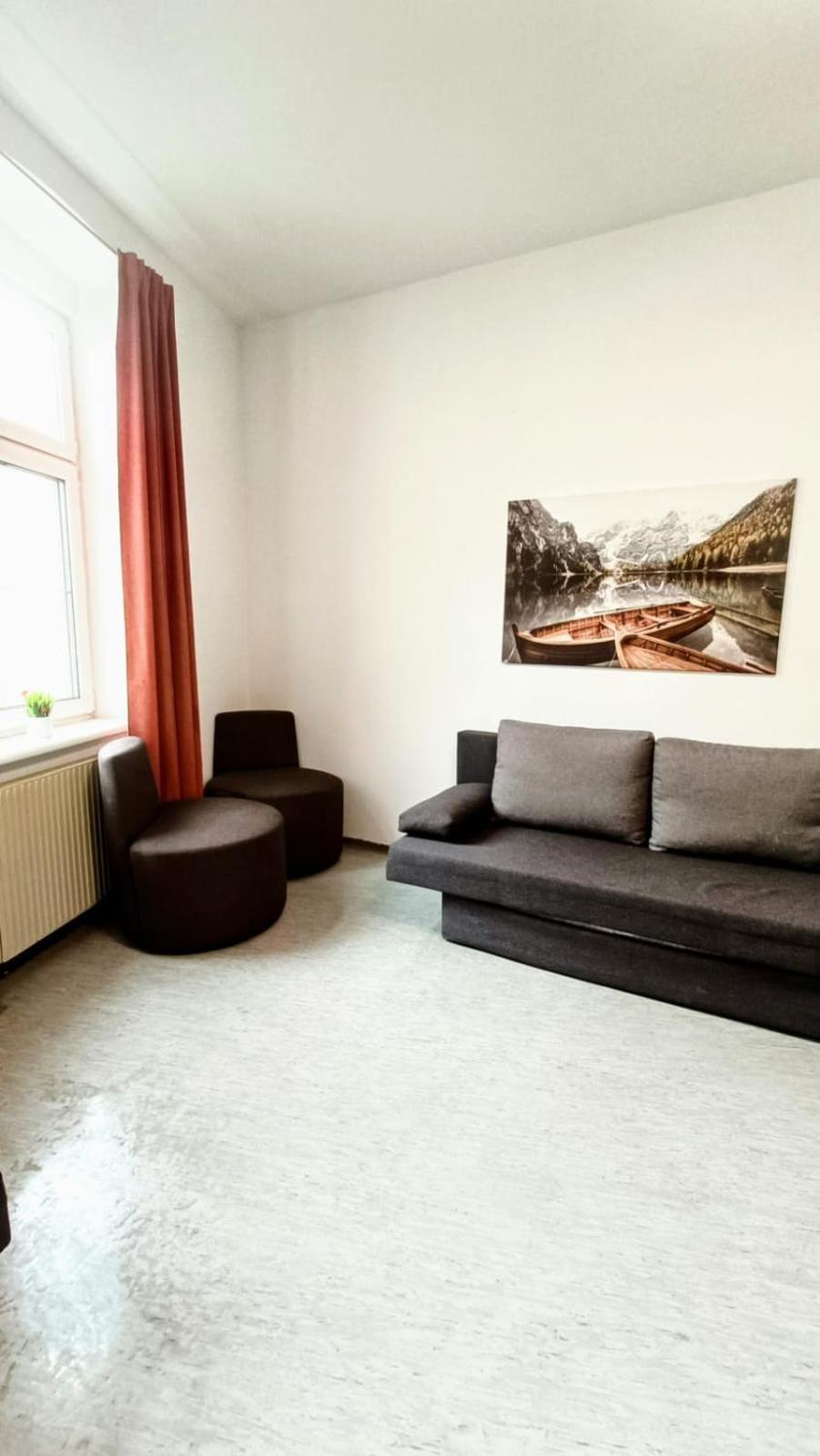 Near Schoenbrunn - Economy Rooms In Shared Apartment At Meidling Train Station ウィーン エクステリア 写真