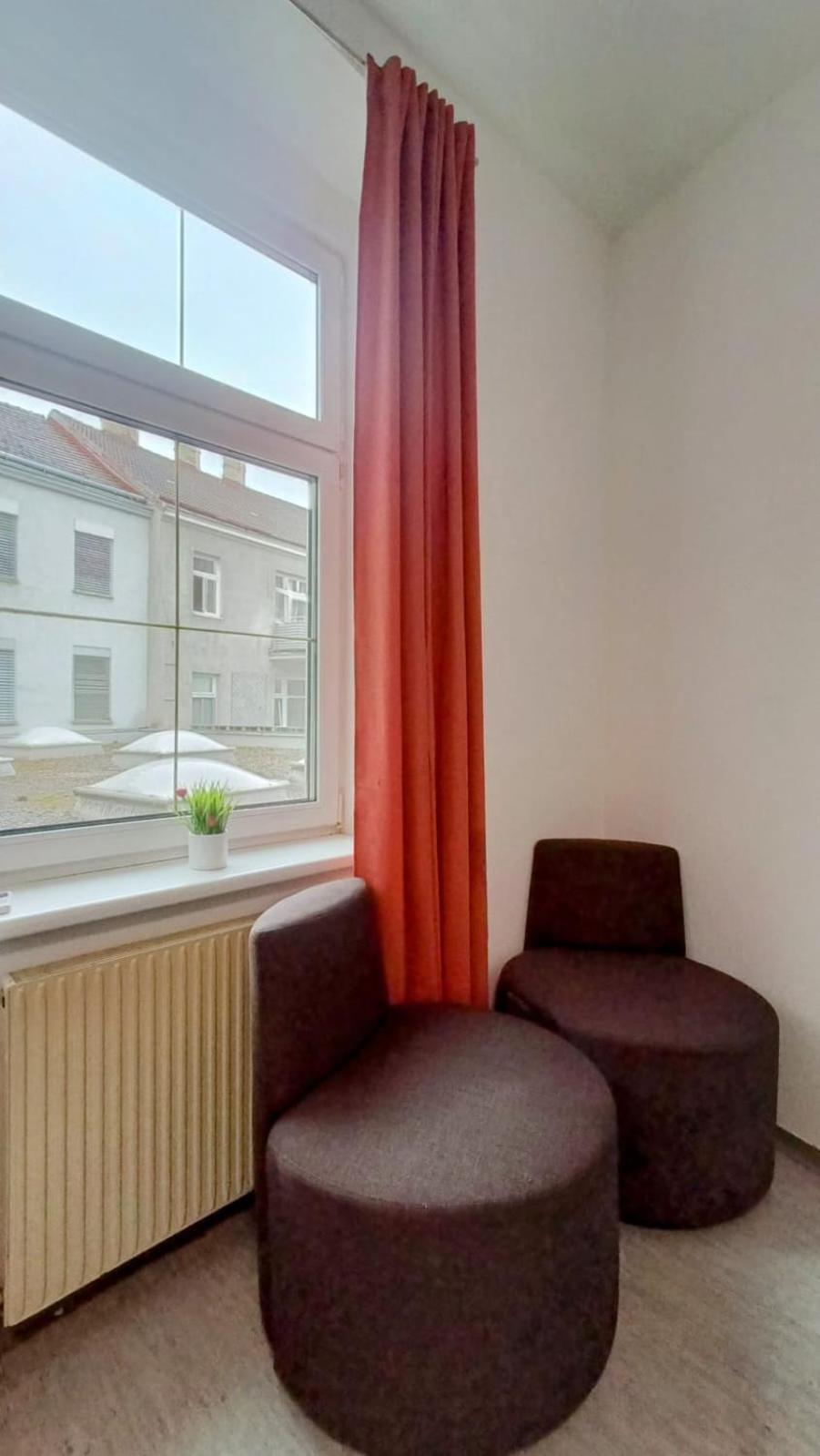 Near Schoenbrunn - Economy Rooms In Shared Apartment At Meidling Train Station ウィーン エクステリア 写真