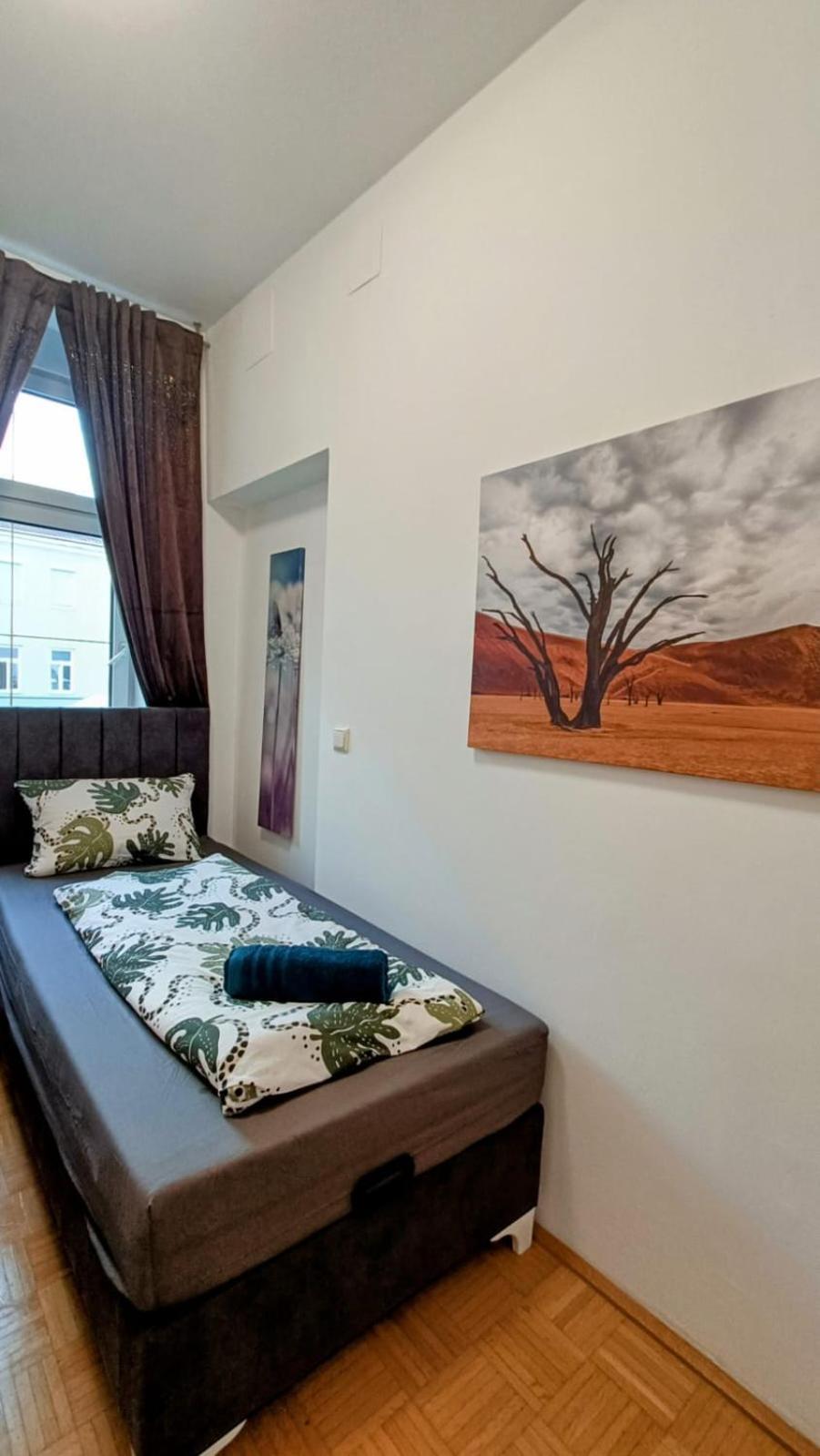 Near Schoenbrunn - Economy Rooms In Shared Apartment At Meidling Train Station ウィーン エクステリア 写真