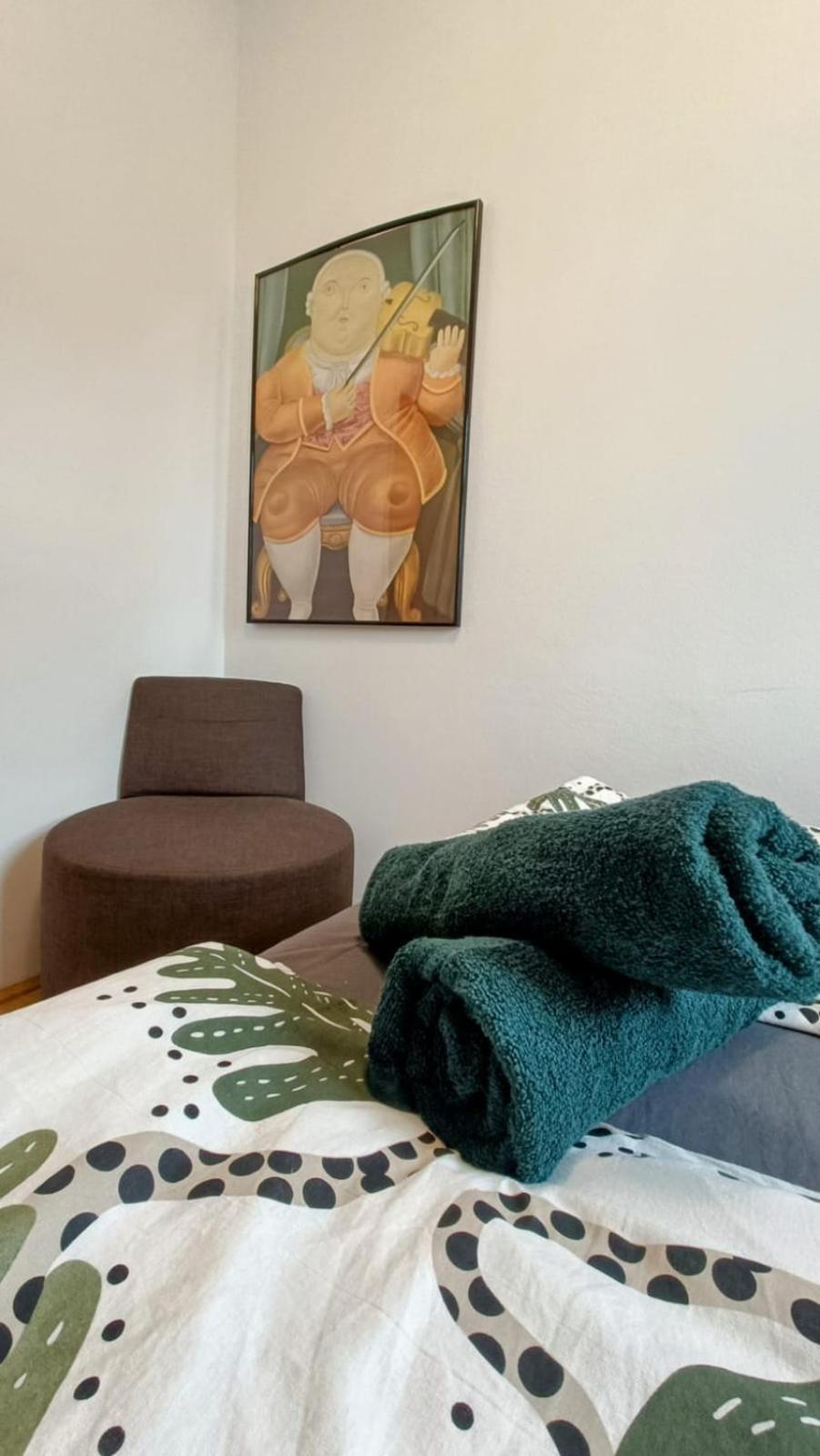 Near Schoenbrunn - Economy Rooms In Shared Apartment At Meidling Train Station ウィーン エクステリア 写真