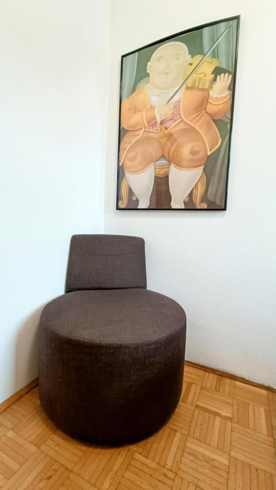 Near Schoenbrunn - Economy Rooms In Shared Apartment At Meidling Train Station ウィーン エクステリア 写真