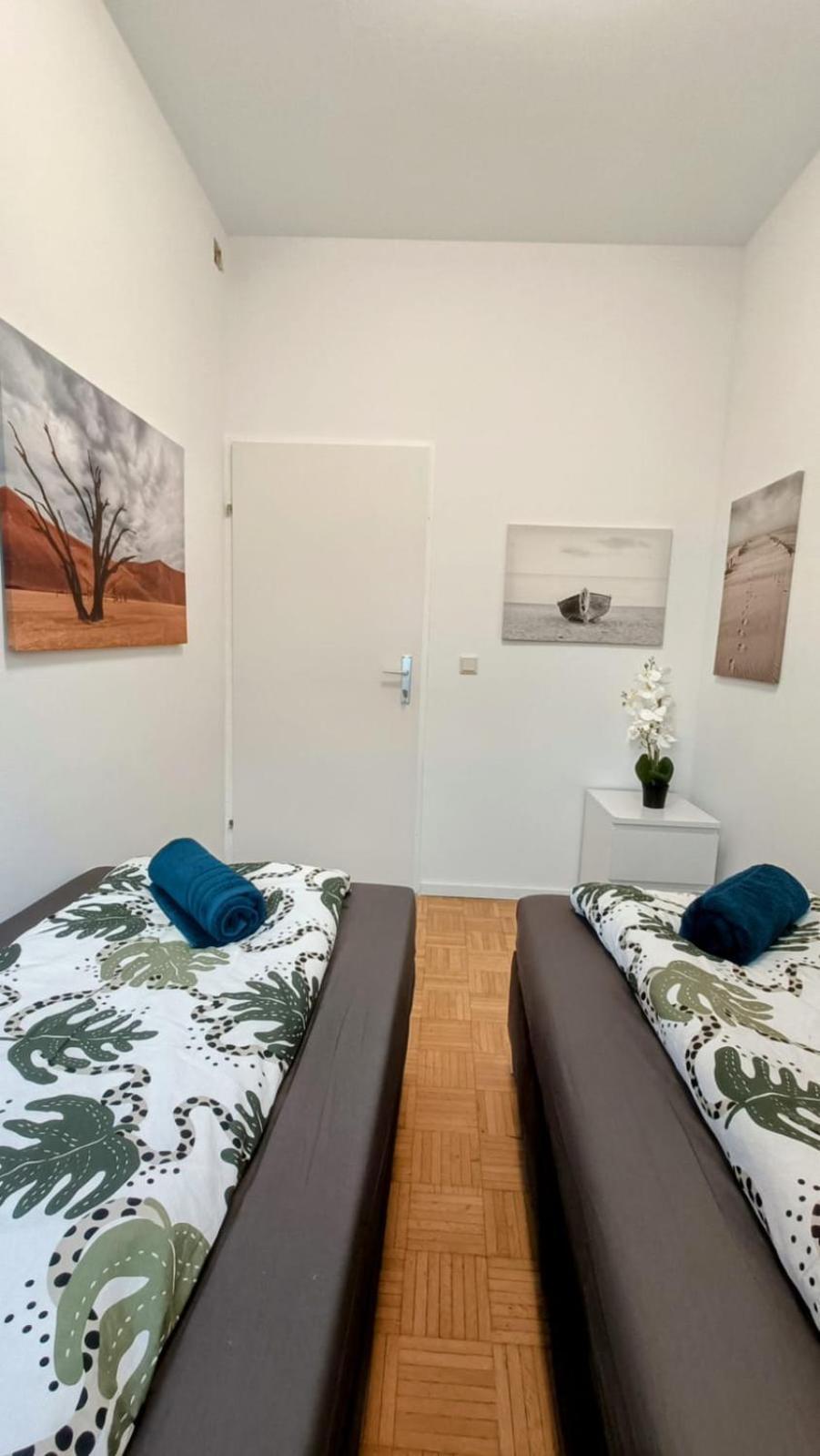 Near Schoenbrunn - Economy Rooms In Shared Apartment At Meidling Train Station ウィーン エクステリア 写真